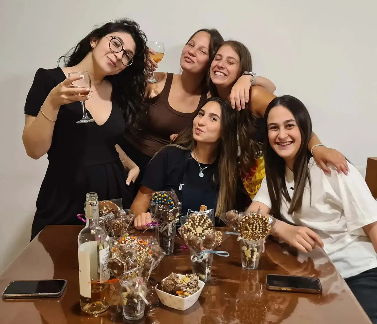 סדנת שוקולד למסיבת רווקות - חגיגה מתוקה