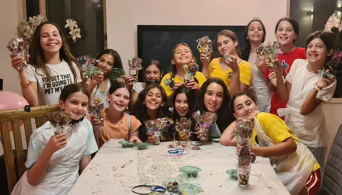 סדנת שוקולד בעינביז שוקולד - יום הולדת של יצירתיות ומתיקות