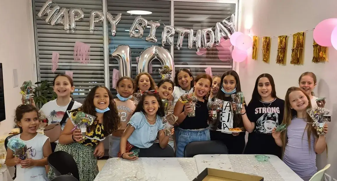 קישוטים צבעוניים - כי השוקולד שלנו צריך להיות הכי יפה!