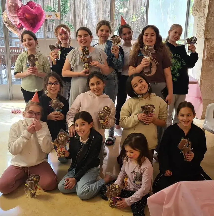 חיוכים מתוקים - כל המשפחה נהנית מסדנת השוקולד