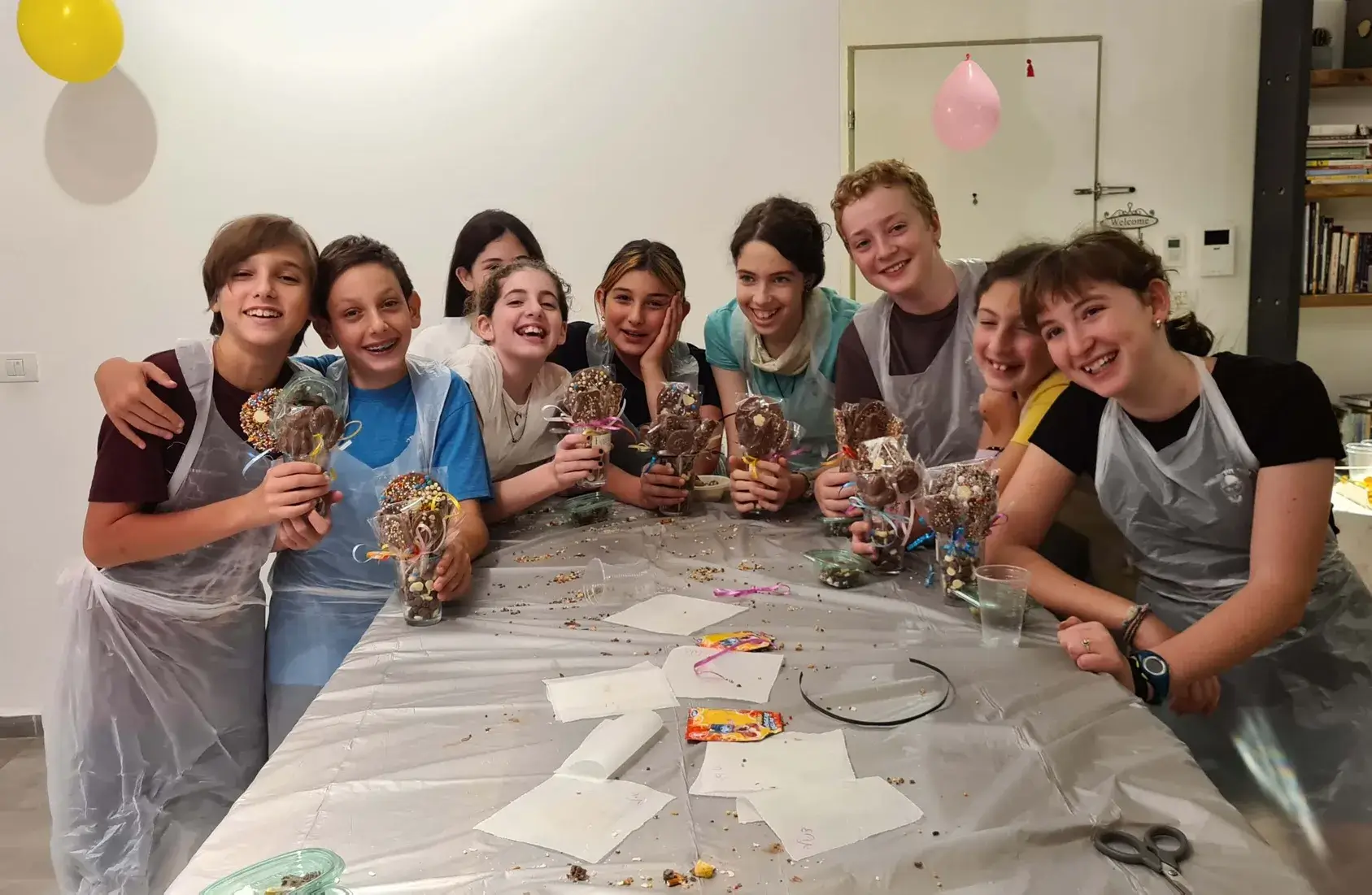 סדנת שוקולד בעינביז שוקולד - המתנה המושלמת - מארזי שוקולד אישיים לכל משתתף