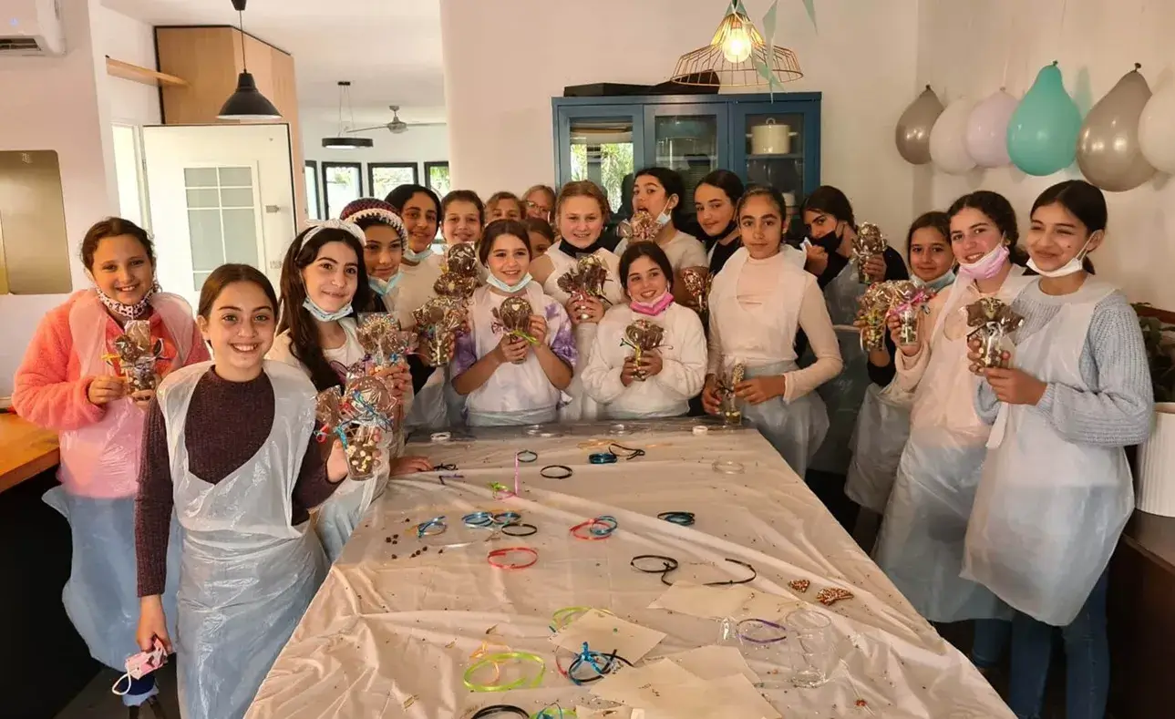 סדנת שוקולד בעינביז שוקולד - עיצוב שוקולדים חגיגי