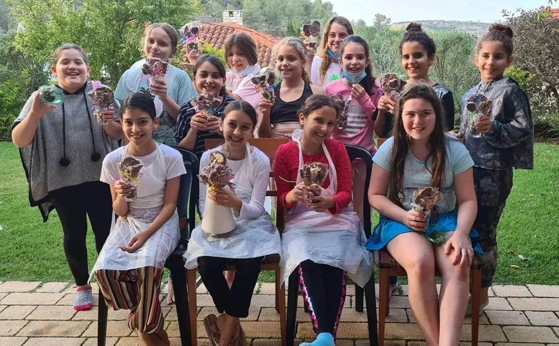 נהנים מסדנת שוקולד כפעילות גיבוש ביום הולדת