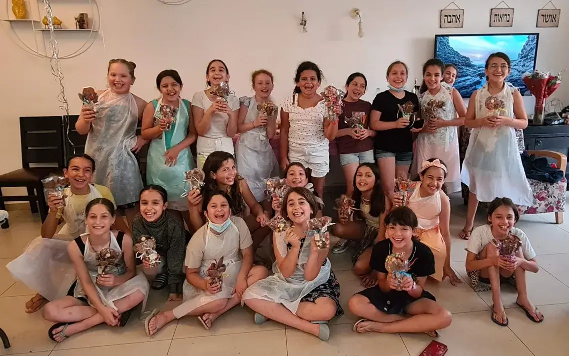 סדנת שוקולד לימי הולדת - פעילות יצירה מתוקה