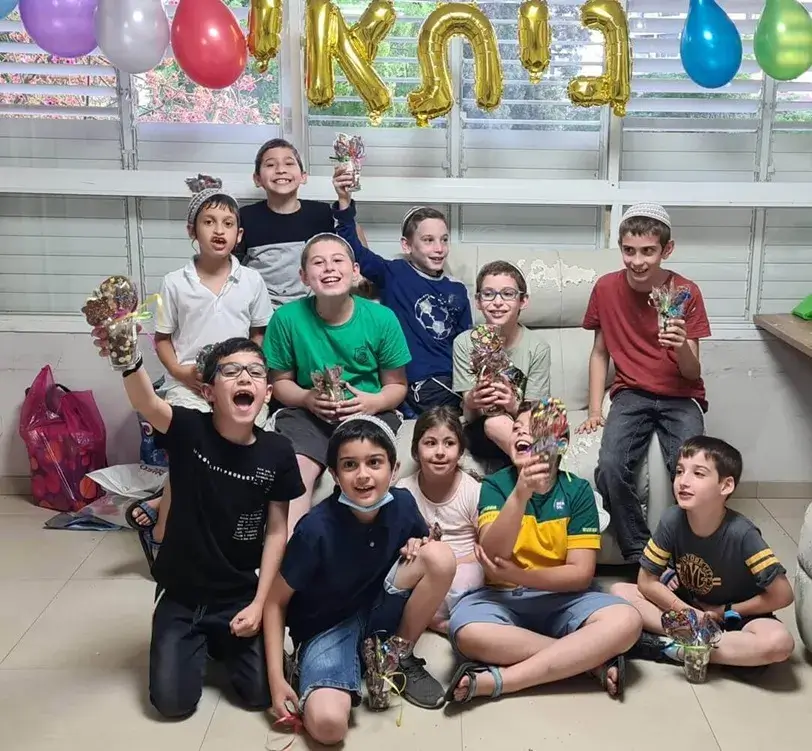 יצירה עם חברים בסדנת שוקולד