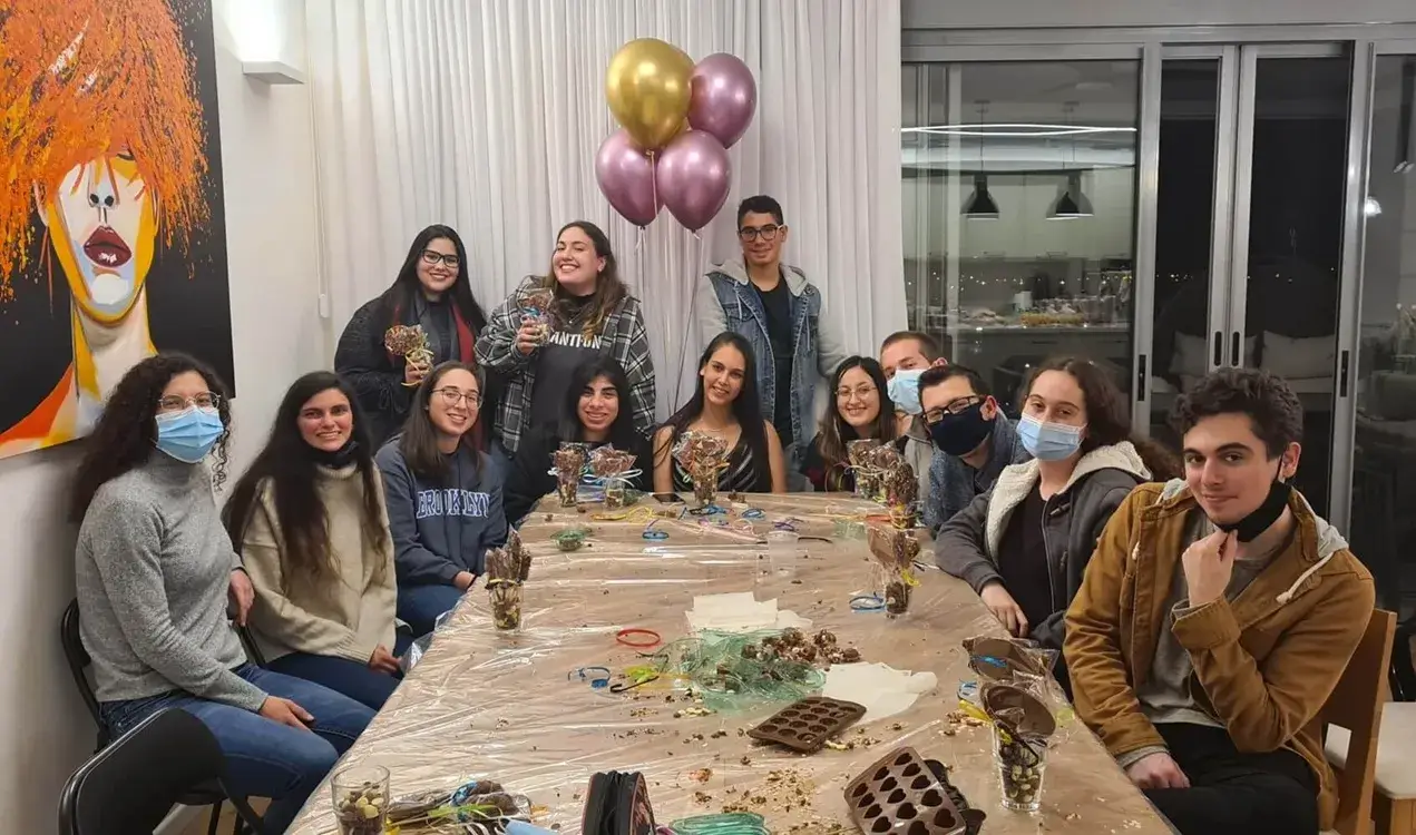 סדנת שוקולד בעינביז שוקולד - חוויית יום הולדת מיוחדת