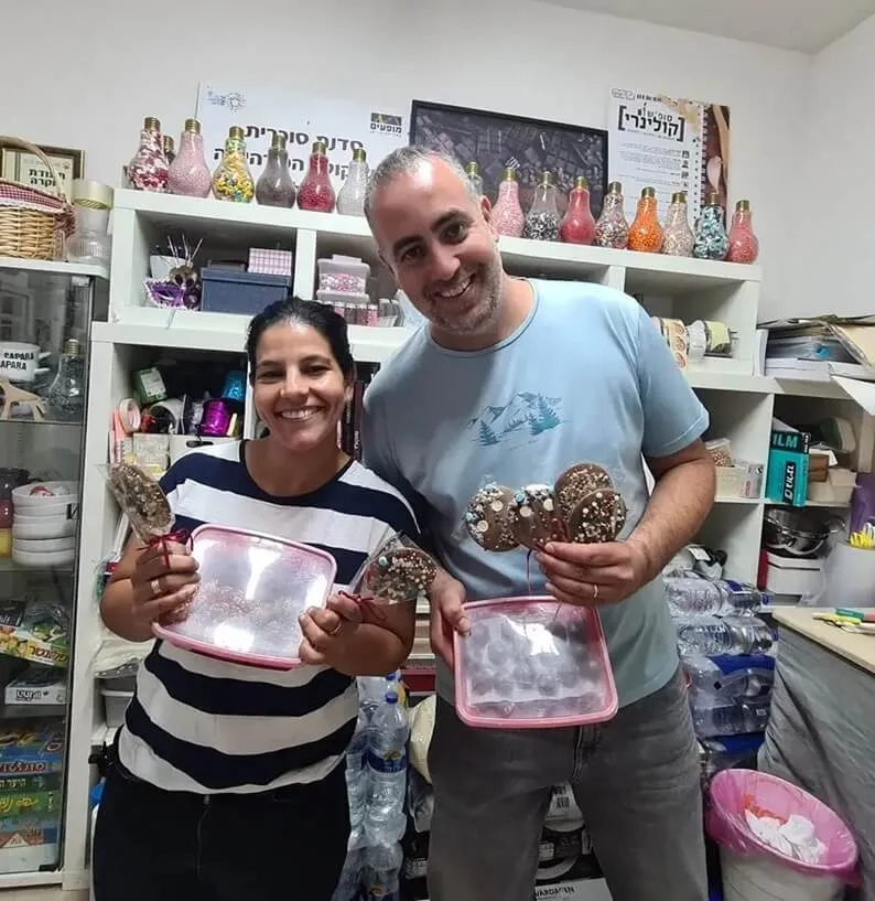 סדנת שוקולד בעינביז שוקולד - תמונה של רגע אינטימי בסדנה