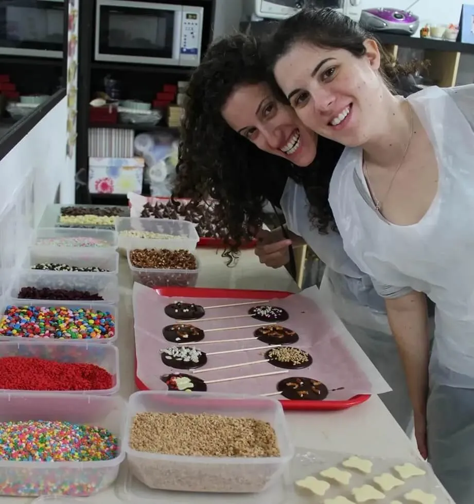 שוקולדים ייחודיים שנוצרו על ידי בני זוג בסדנה.