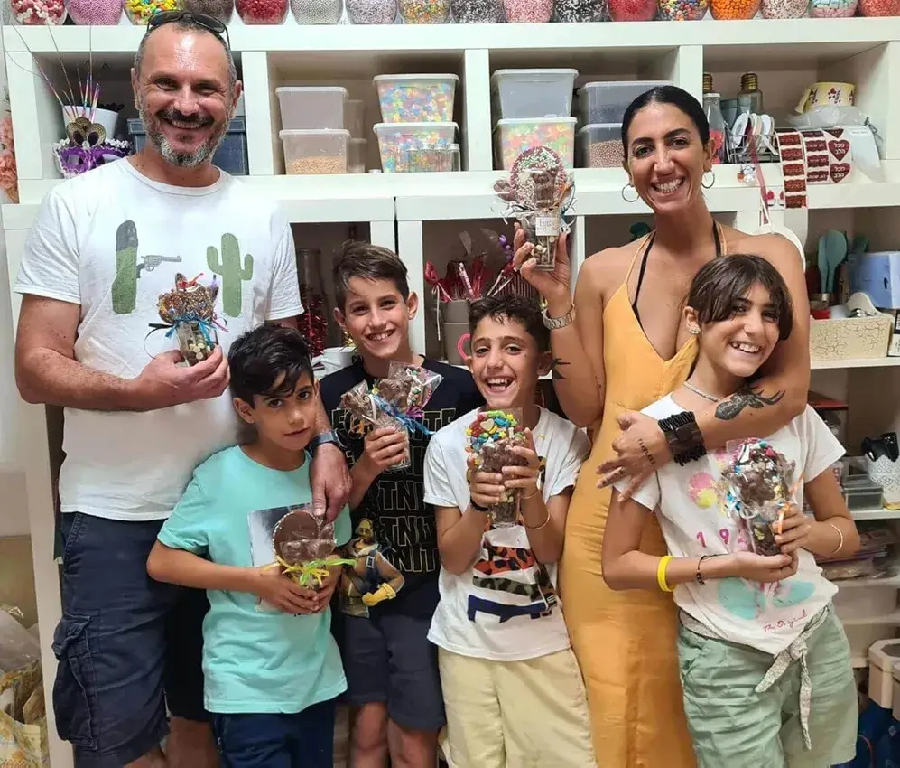 סדנת שוקולד בעינביז שוקולד - חוויית יצירה לכל המשפחה 