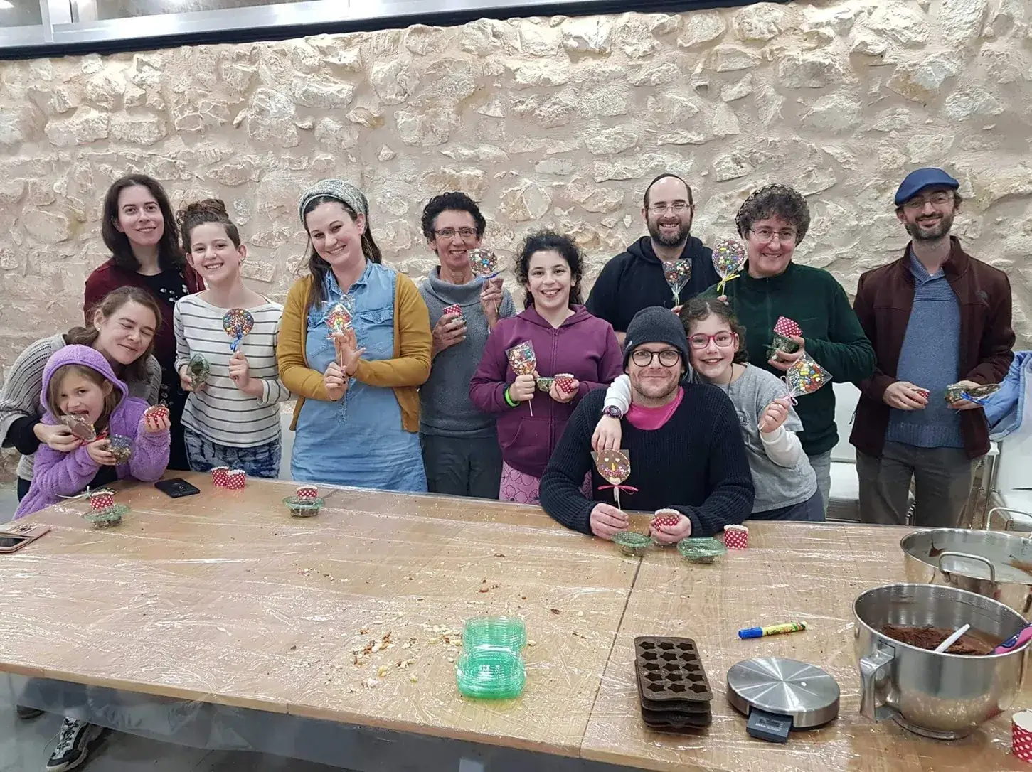 כל אחד מכין את השוקולד שלו - חוויה משפחתית מיוחדת