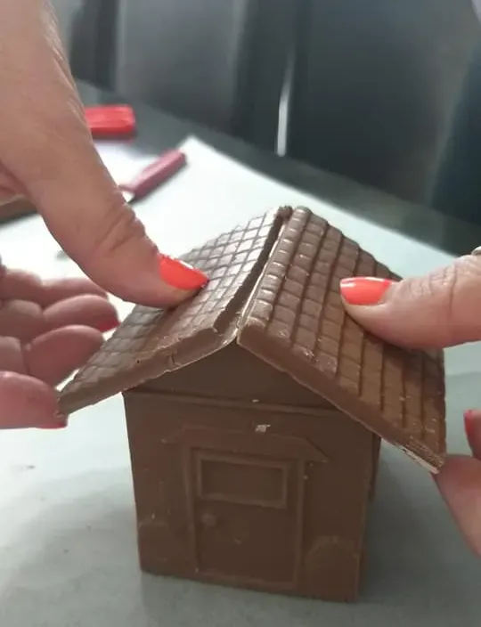 מרכיבים בית משוקולד