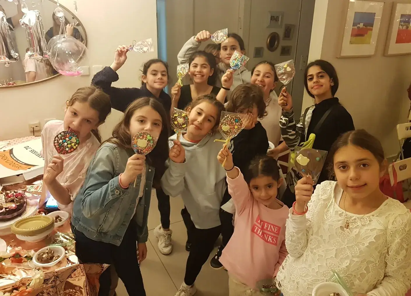 סדנת שוקולד בעינביז שוקולד - עולם השוקולד דרך עיני הילדים