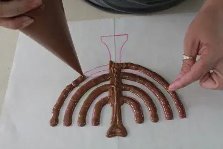 לזלף את השוקולד